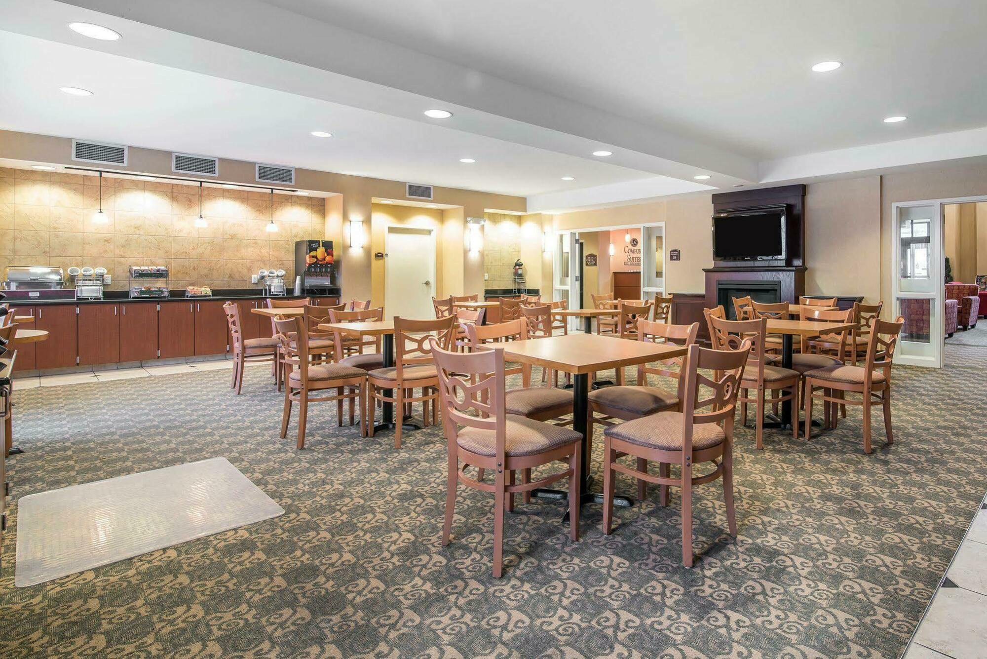 University Inn Vestal Hotel 3*