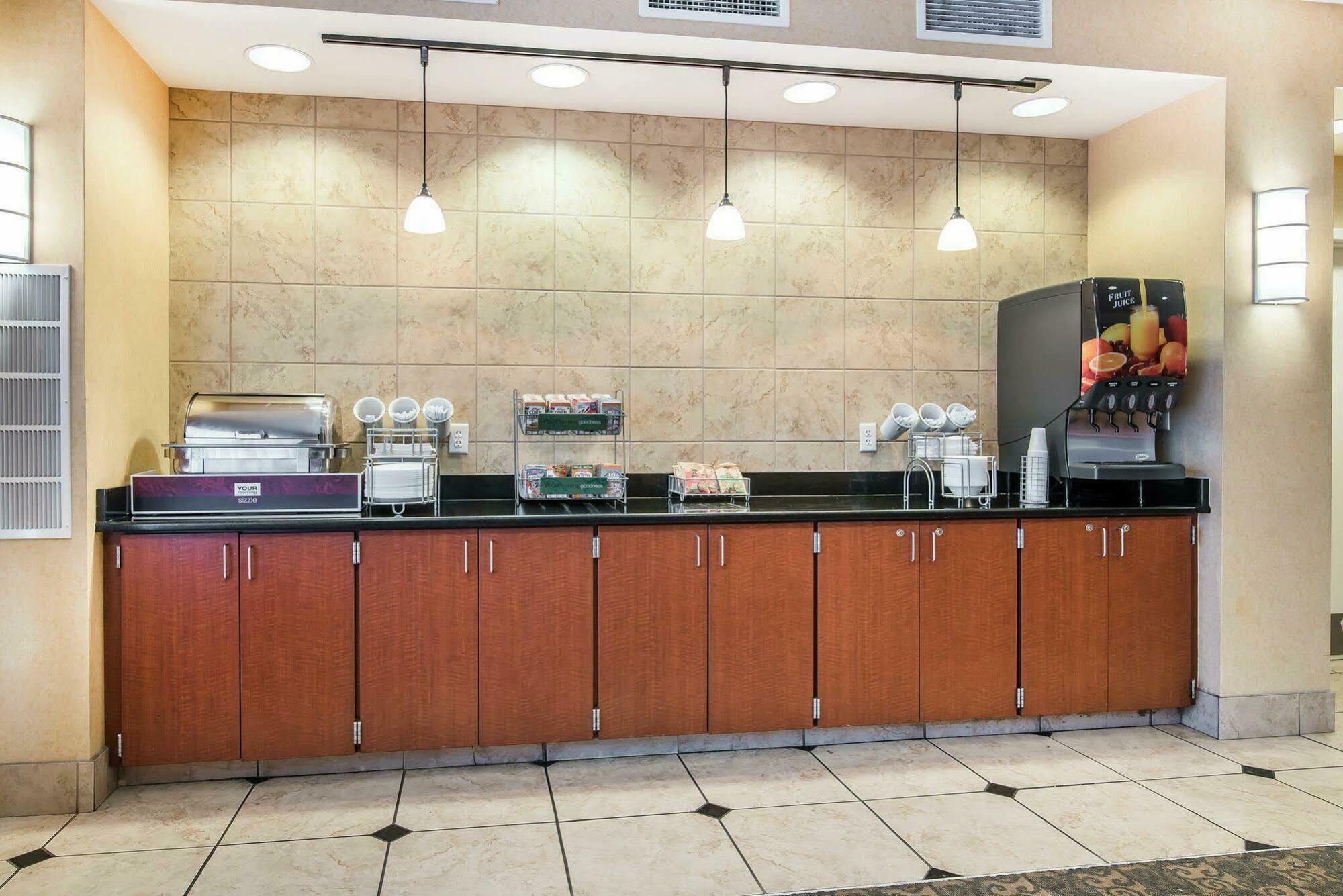 University Inn Vestal Hotel 3*